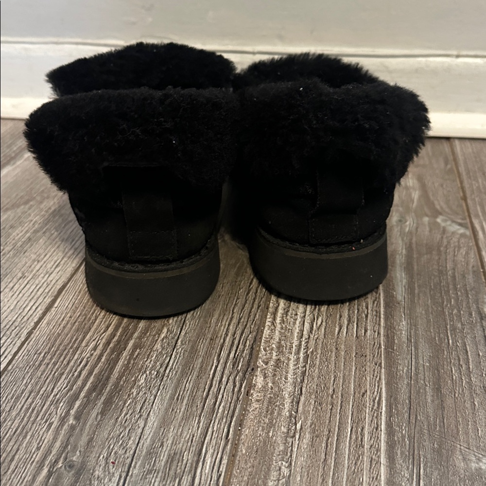 UGG Black Shearling Pull-On Boots Size 9 US Women Fur Lined Winter Shoes - Picture 7 of 15